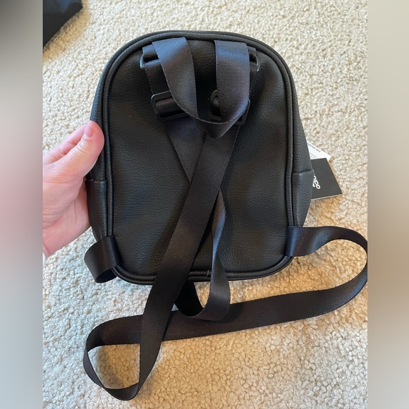 *NWT* Mini adidas backpack (with zipper damage) - Picture 8 of 12
